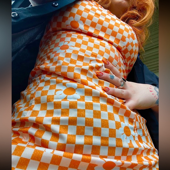 Flattering Orange Checker Flower Power Cute Mini Dress w/Leg Slits & Ruffle Bust - Picture 3 of 10